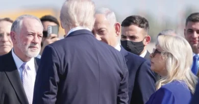 عن لسان هاكابي الذي لا يزِلّ: انقسام الإنجيليين يؤرّق ترامب